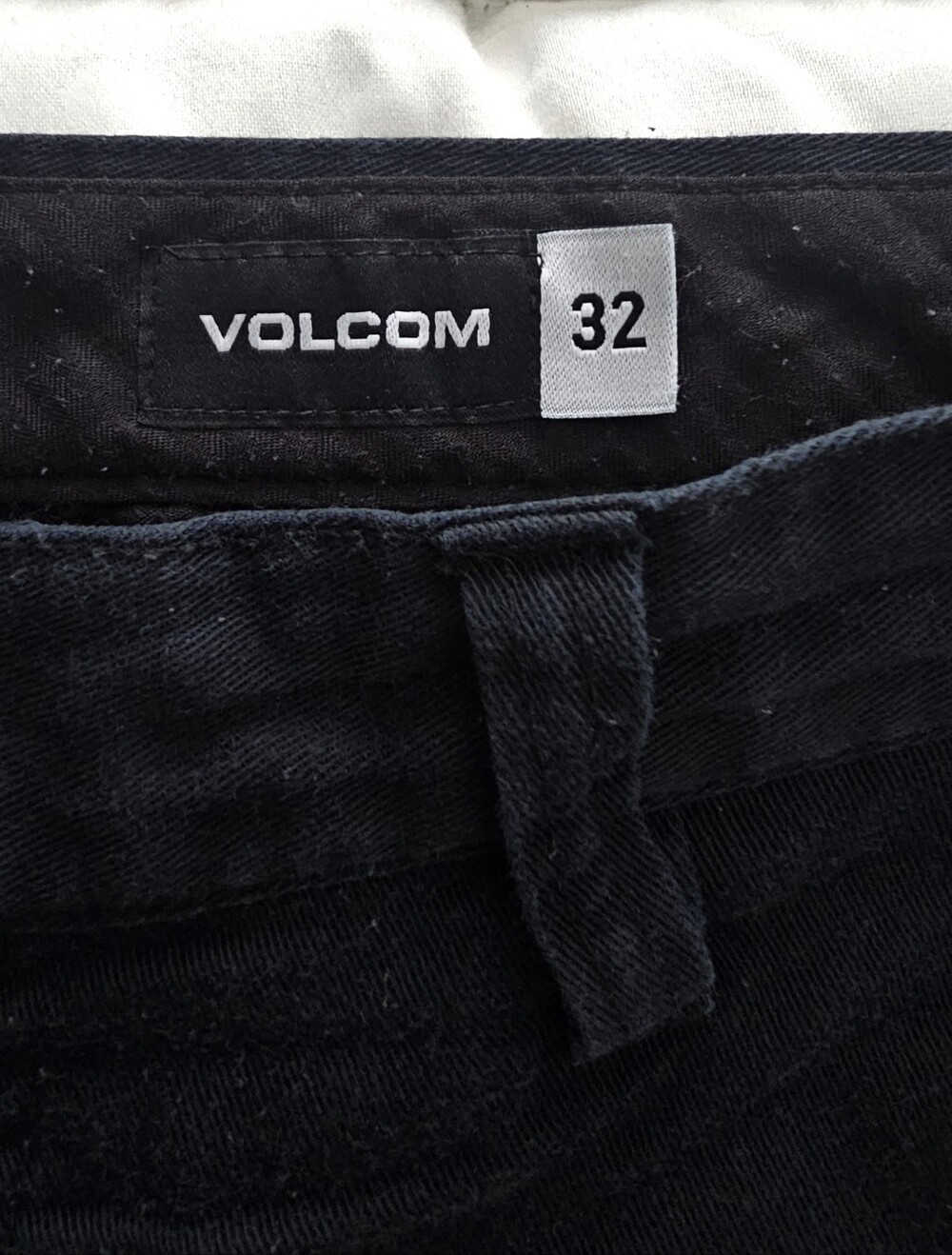 Men's VOLCOM Board Shorts Black Size 32 - Picture 2 of 4